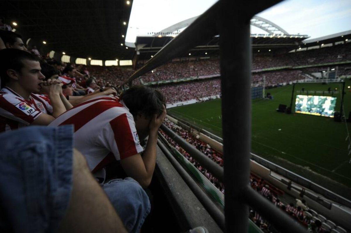 FOTO Euforie, tristeţe, lacrimi» Mii de fani ai lui Bilbao au suferit acasă pentru favoriţii lor