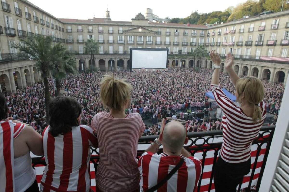 FOTO Euforie, tristeţe, lacrimi» Mii de fani ai lui Bilbao au suferit acasă pentru favoriţii lor