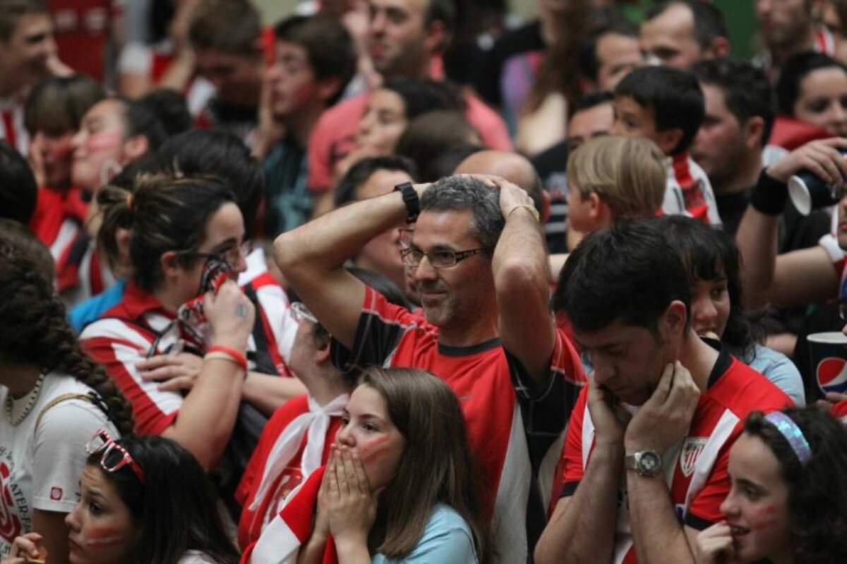 FOTO Euforie, tristeţe, lacrimi» Mii de fani ai lui Bilbao au suferit acasă pentru favoriţii lor