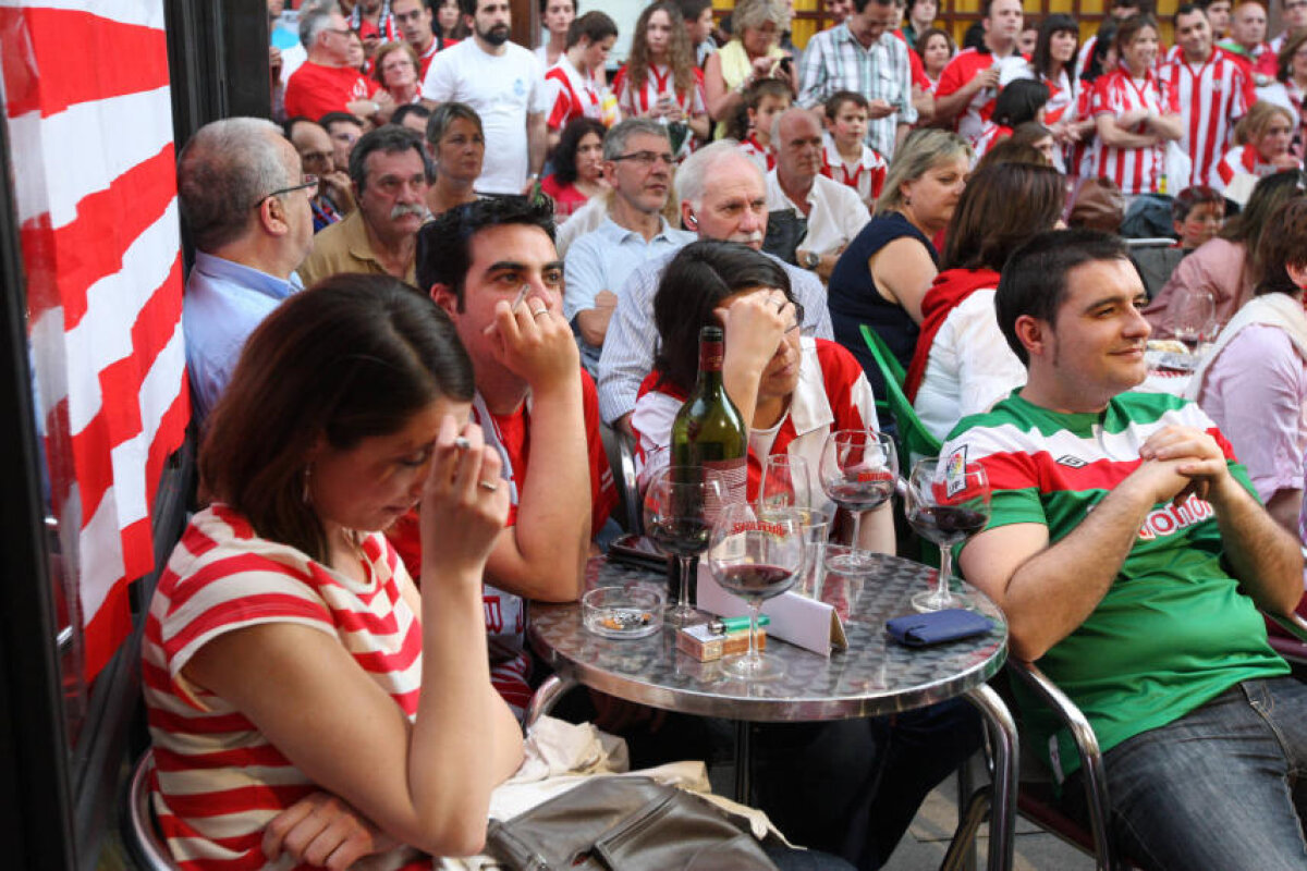 FOTO Euforie, tristeţe, lacrimi» Mii de fani ai lui Bilbao au suferit acasă pentru favoriţii lor