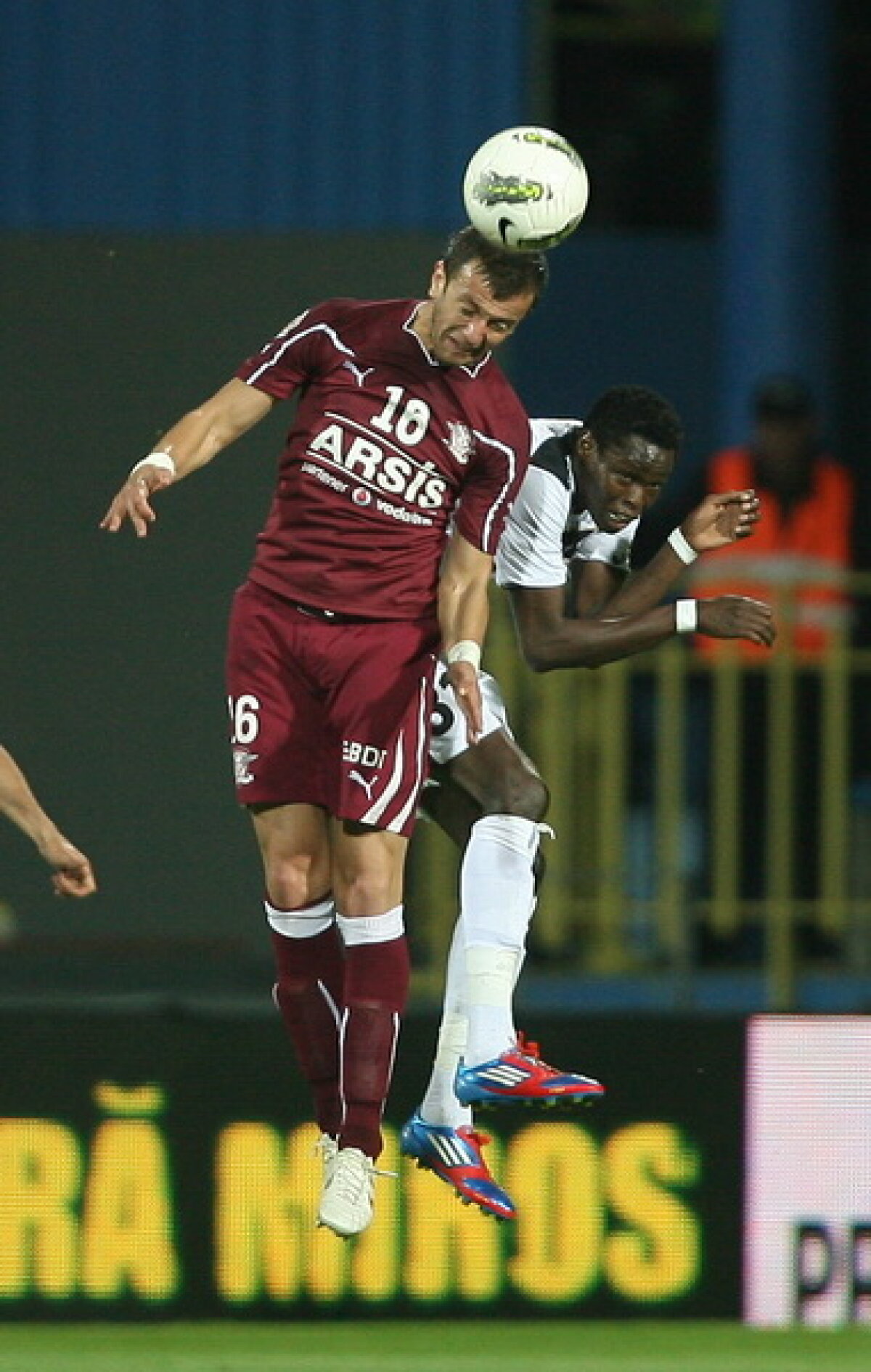 FOTO&VIDEO Coşmar la indigo » Rapidul a terminat la egalitate cu Mediaş(2-2) şi şi-a luat adio de la titlu