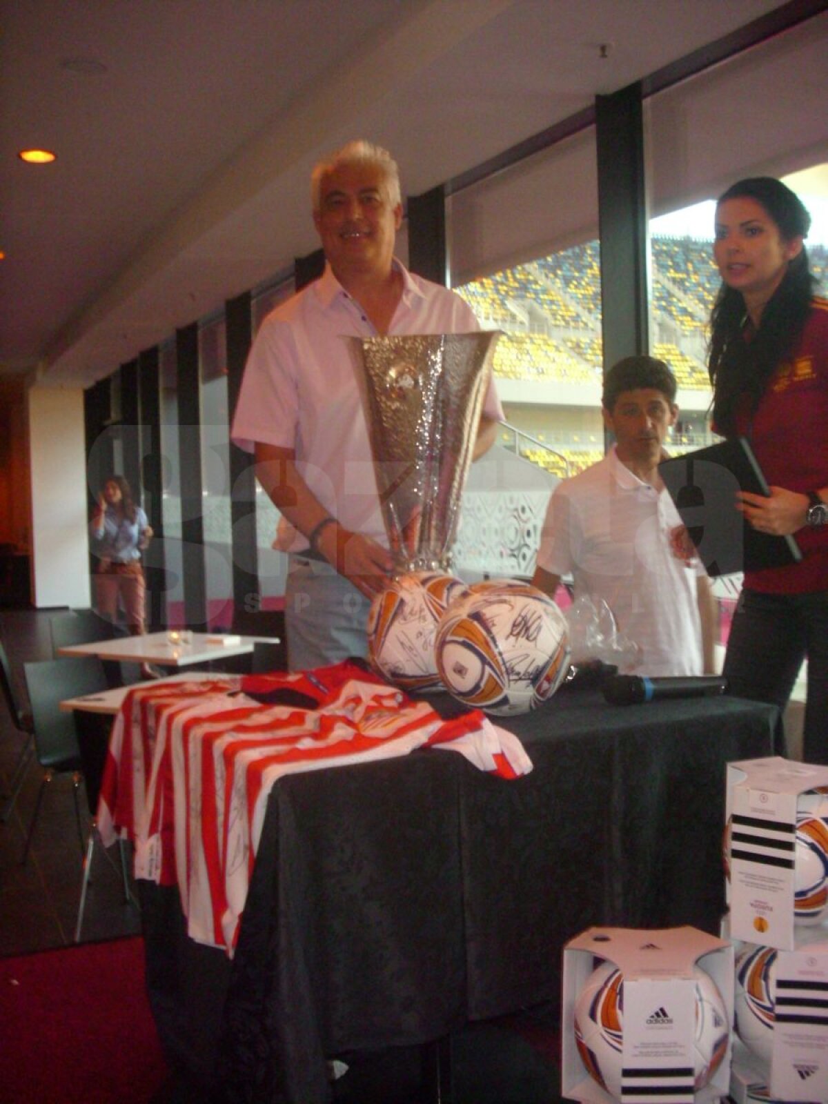 Voluntarii români lăudaţi de UEFA: "Cei mai buni din ultimele 10 finale"