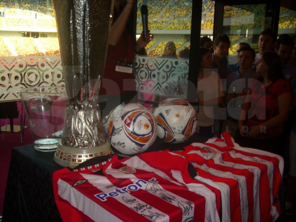 Voluntarii români lăudaţi de UEFA: "Cei mai buni din ultimele 10 finale"