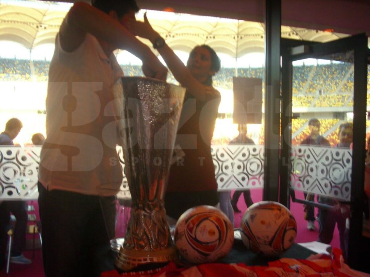 Voluntarii români lăudaţi de UEFA: "Cei mai buni din ultimele 10 finale"