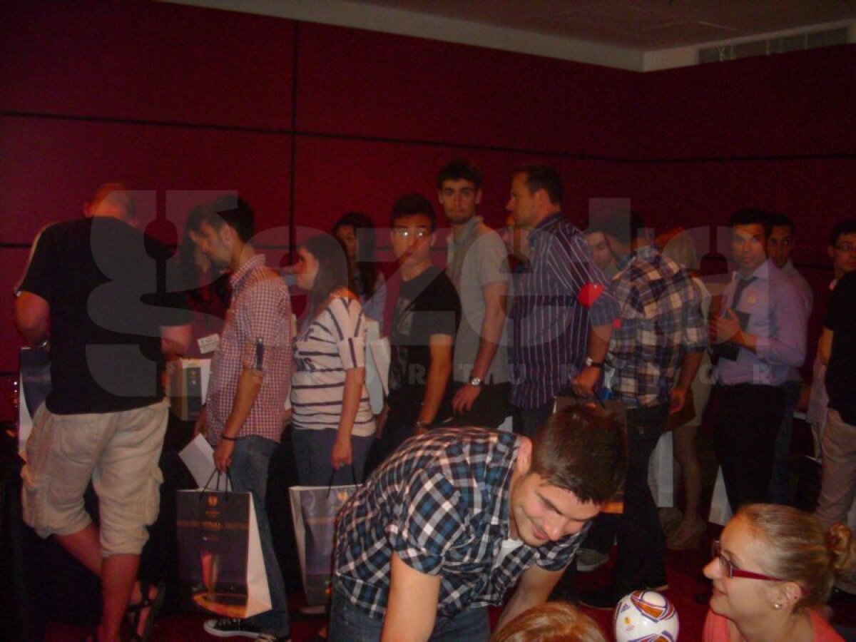 Voluntarii români lăudaţi de UEFA: "Cei mai buni din ultimele 10 finale"