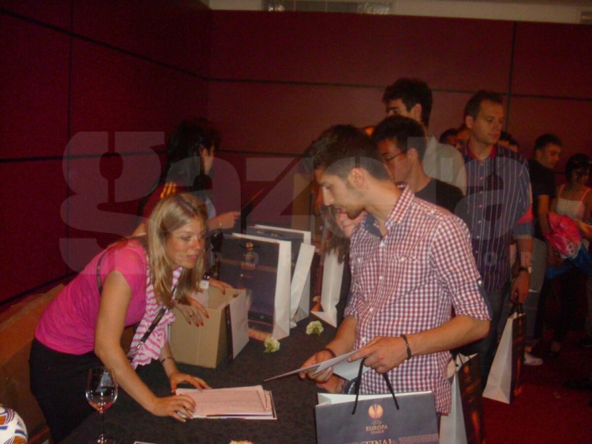 Voluntarii români lăudaţi de UEFA: "Cei mai buni din ultimele 10 finale"