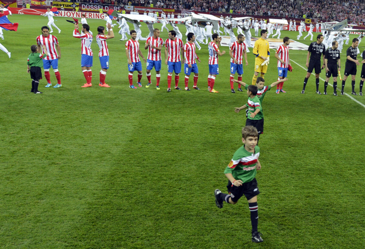 O puştoaică româncă fascinată de golgeterul lui Atletico Madrid » Fetiţa care l-a emoţionat pe Falcao
