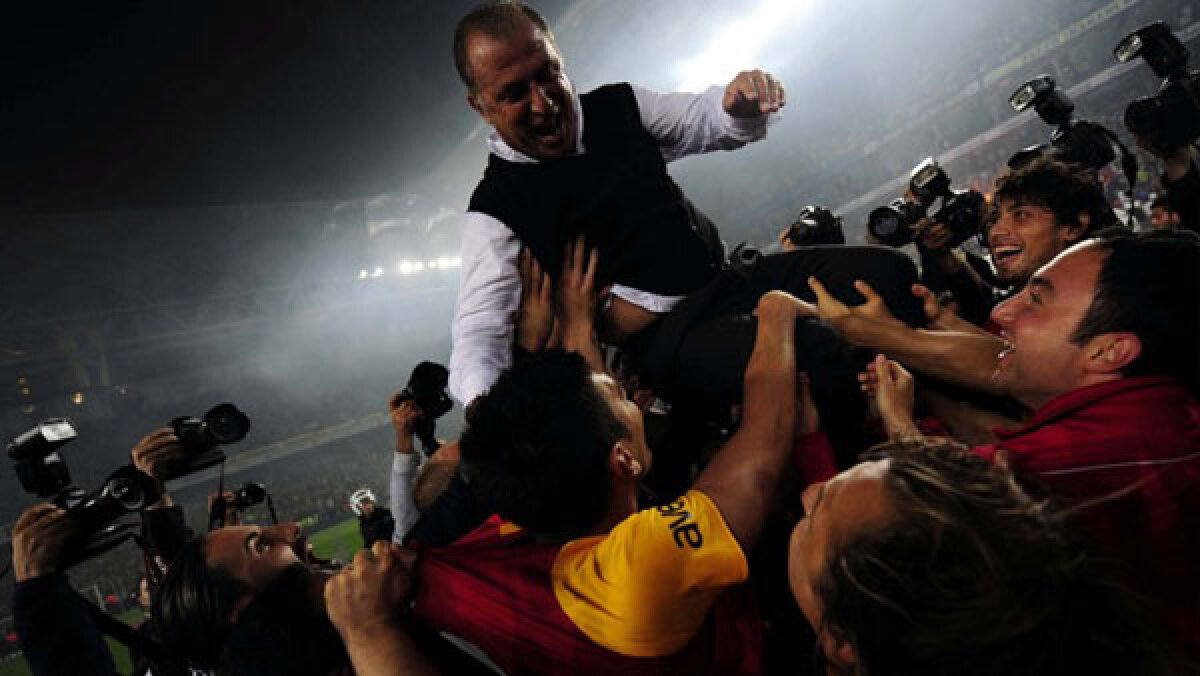 FOTO Final de vis: Galatasaray a luat titlul printr-un egal cu Fenerbahce