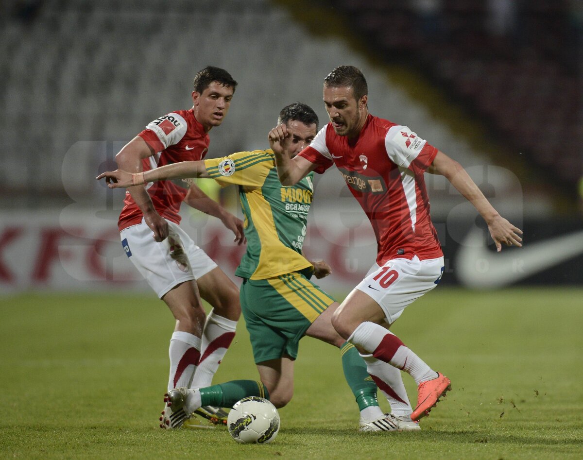 Spectacol înainte de Derby » Dinamo s-a distrat cu Mioveni (4-1) în faţa a 200 de spectatori