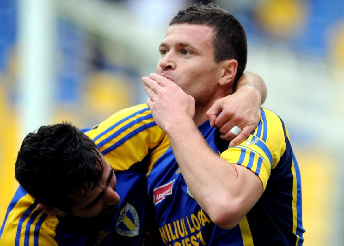 VIDEO Salvaţi în stil mare! » Petrolul s-a impus cu 4-0 în faţa Gazului şi a scăpat de grijile retrogradării