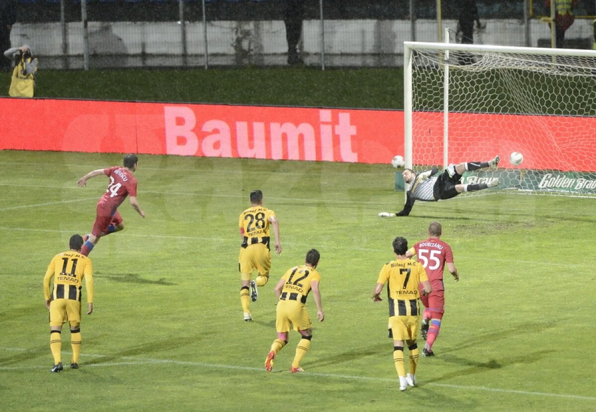 VIDEO&FOTO FC Braşov - Steaua 1-2 » Roş-albaştrii continuă cursa spre titlu