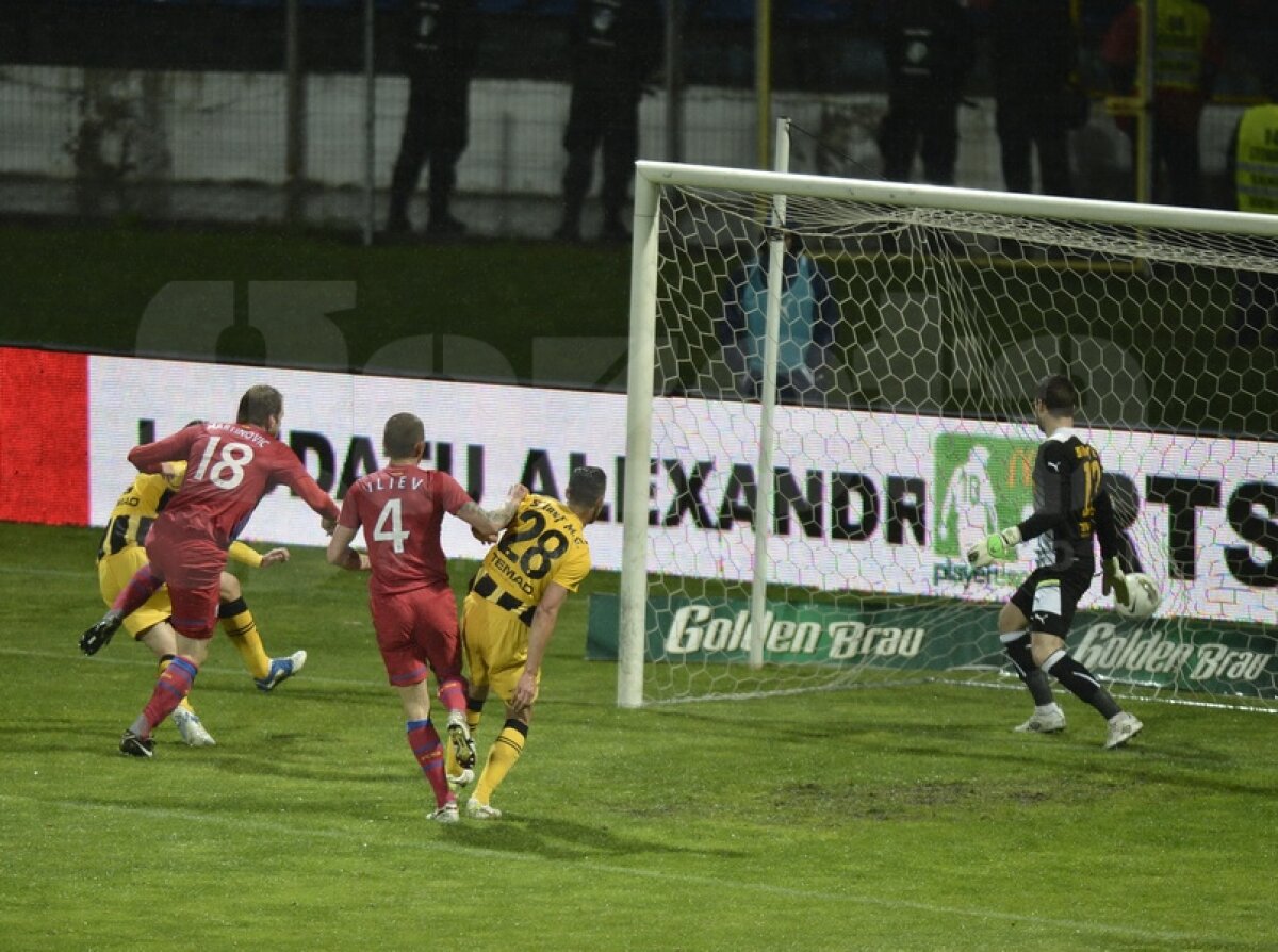 VIDEO&FOTO FC Braşov - Steaua 1-2 » Roş-albaştrii continuă cursa spre titlu