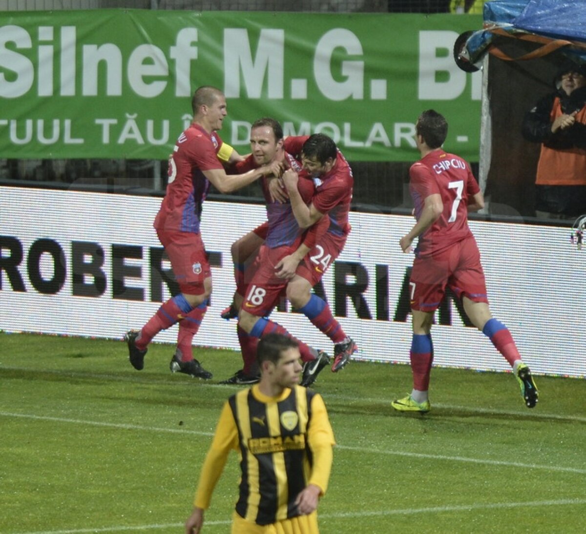 VIDEO&FOTO FC Braşov - Steaua 1-2 » Roş-albaştrii continuă cursa spre titlu