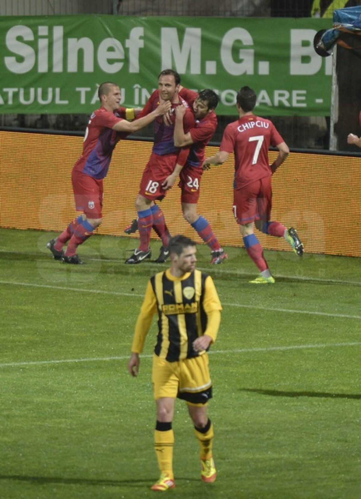 VIDEO&FOTO FC Braşov - Steaua 1-2 » Roş-albaştrii continuă cursa spre titlu