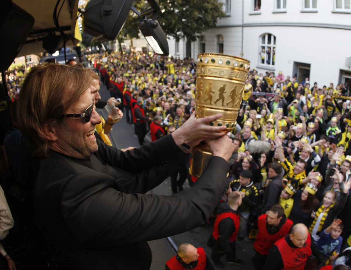 FOTO Dortmund sărbătorită de peste 300.000 de suporteri :D
