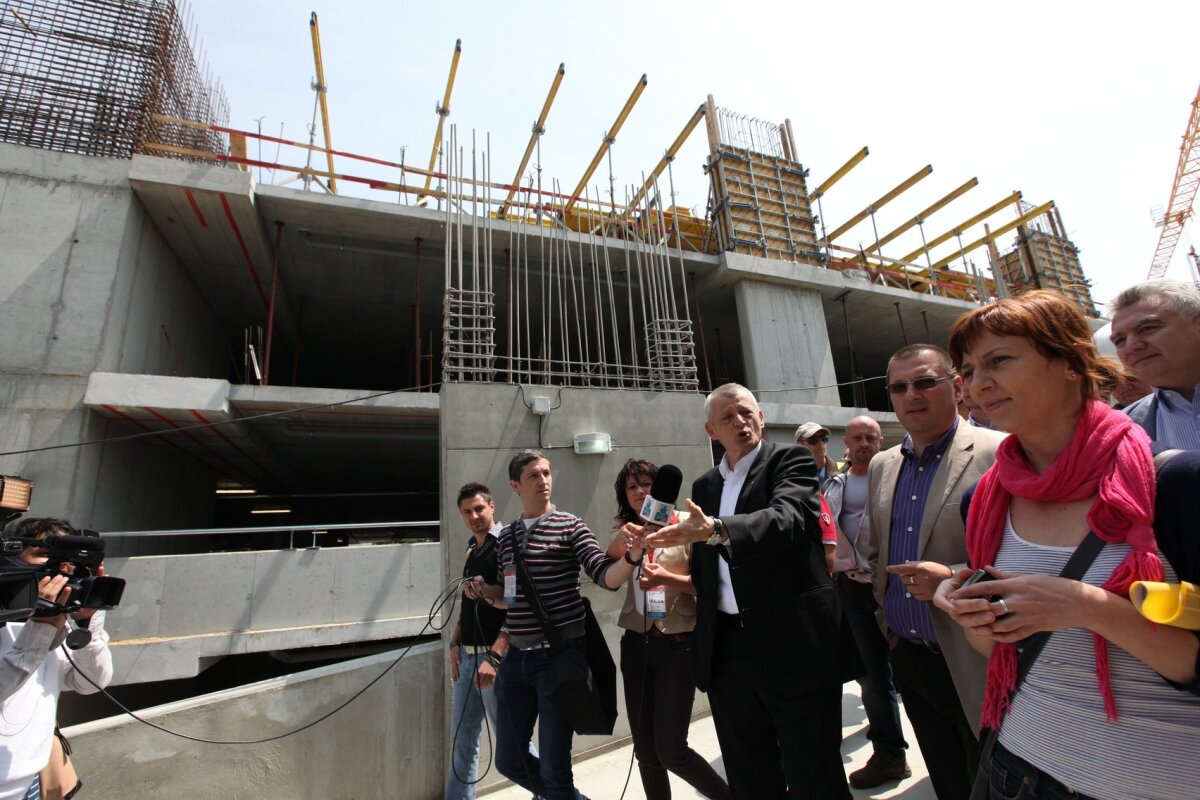 FOTO Parcarea de lîngă Naţional Arena e aproape gata! Pe terasa acesteia se poate juca fotbal, baschet şi tenis