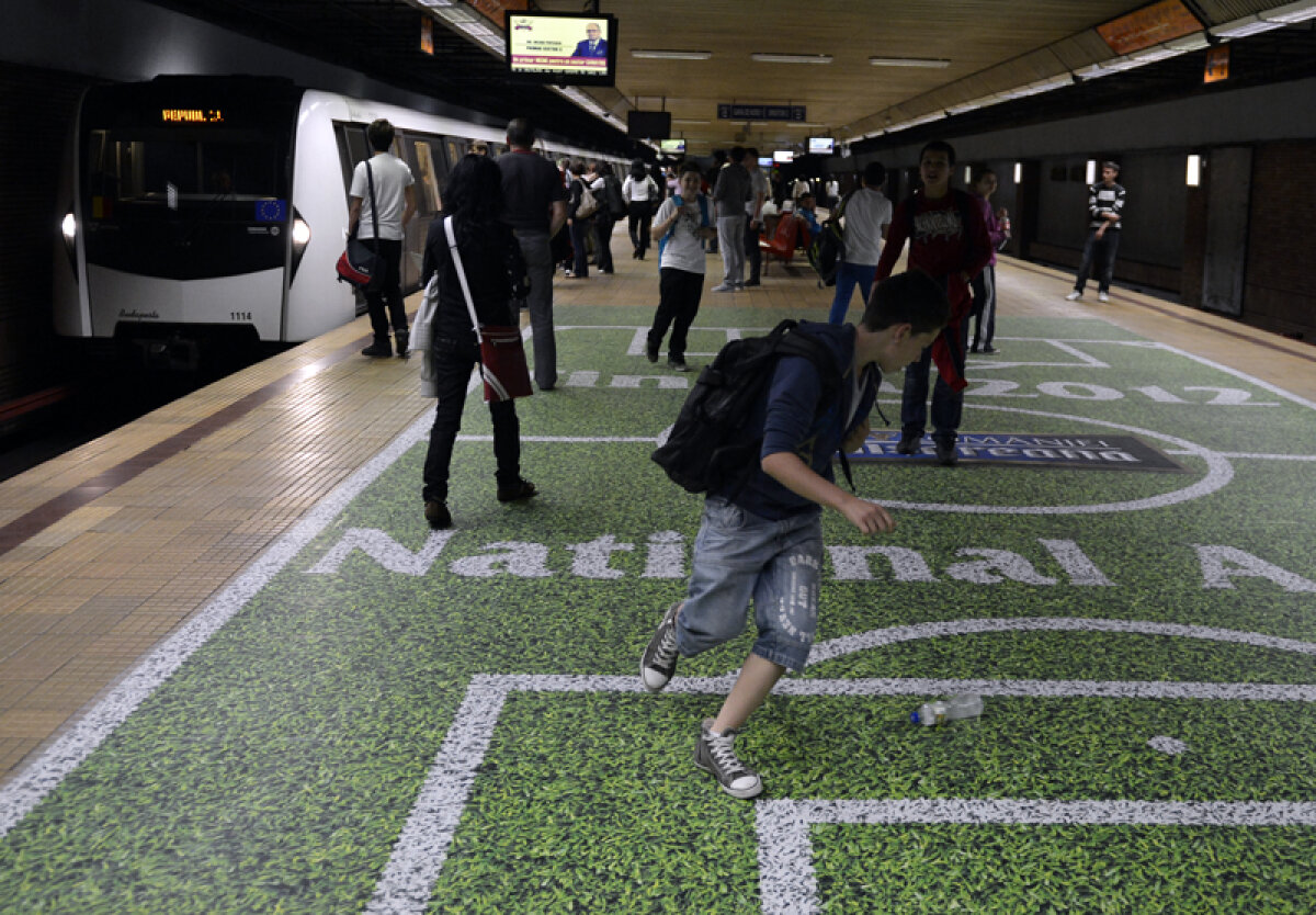 FOTO Finala Cupei se joacă şi în metrou » Super iniţiativă de promovare a ultimului act al Cupei României