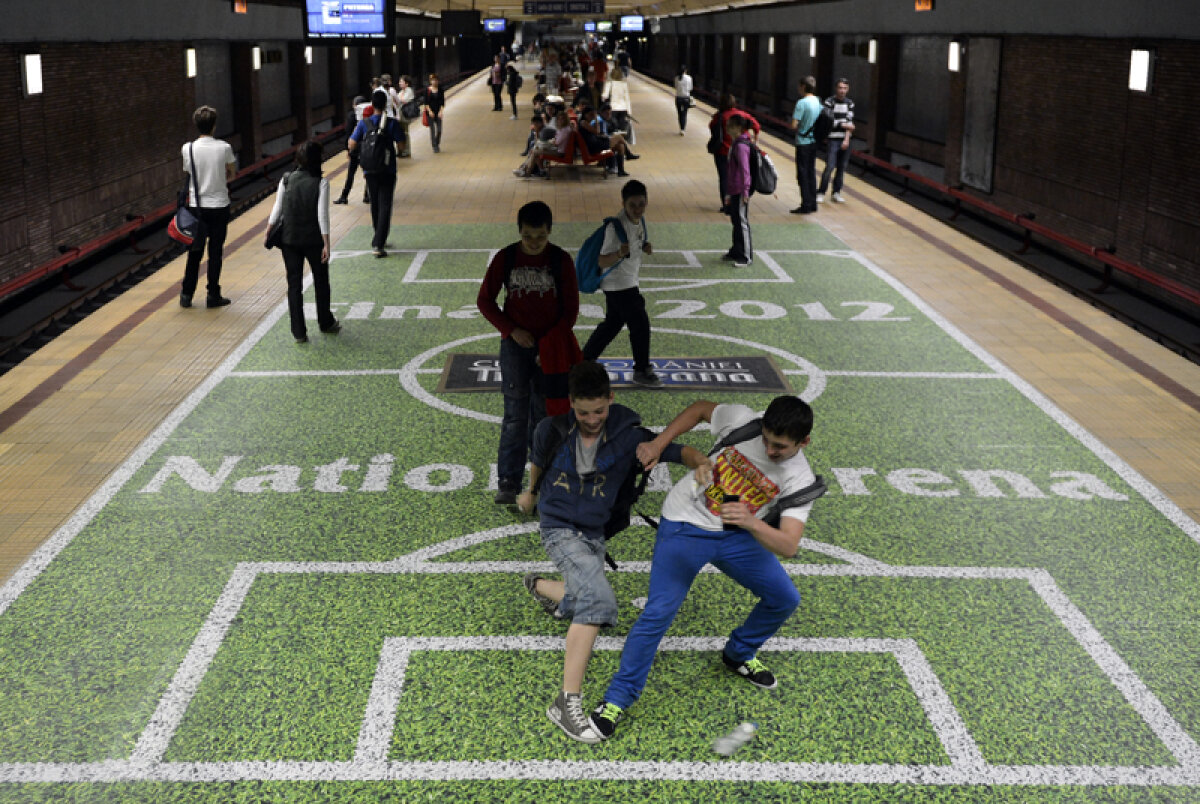 FOTO Finala Cupei se joacă şi în metrou » Super iniţiativă de promovare a ultimului act al Cupei României