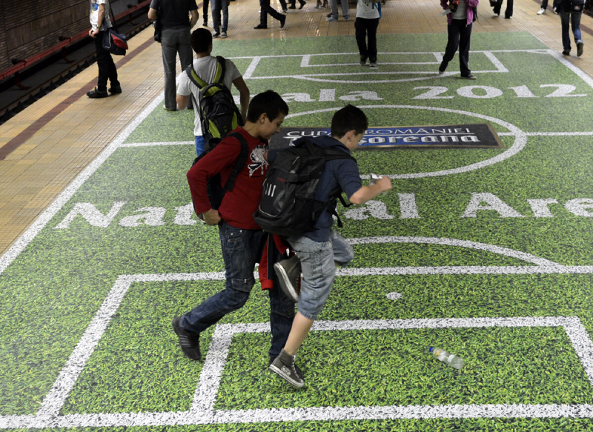 FOTO Finala Cupei se joacă şi în metrou » Super iniţiativă de promovare a ultimului act al Cupei României