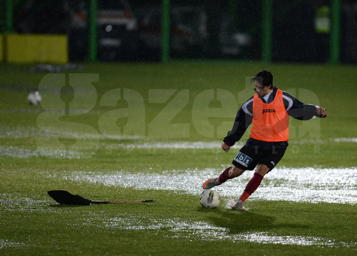 VIDEO&FOTO Înotînd spre titlu » CFR Cluj s-a impus cu 5-0 la Mioveni şi e la 3 puncte de trofeu