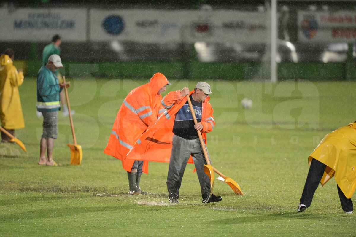 VIDEO&FOTO Înotînd spre titlu » CFR Cluj s-a impus cu 5-0 la Mioveni şi e la 3 puncte de trofeu