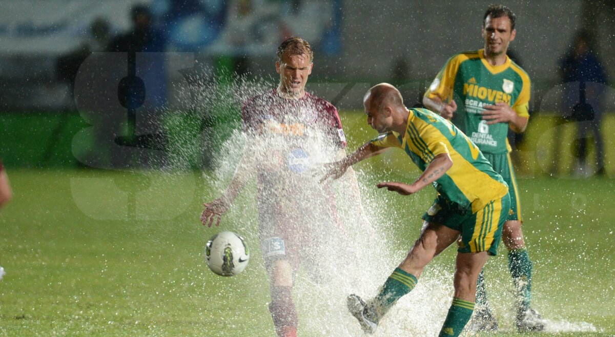 VIDEO&FOTO Înotînd spre titlu » CFR Cluj s-a impus cu 5-0 la Mioveni şi e la 3 puncte de trofeu