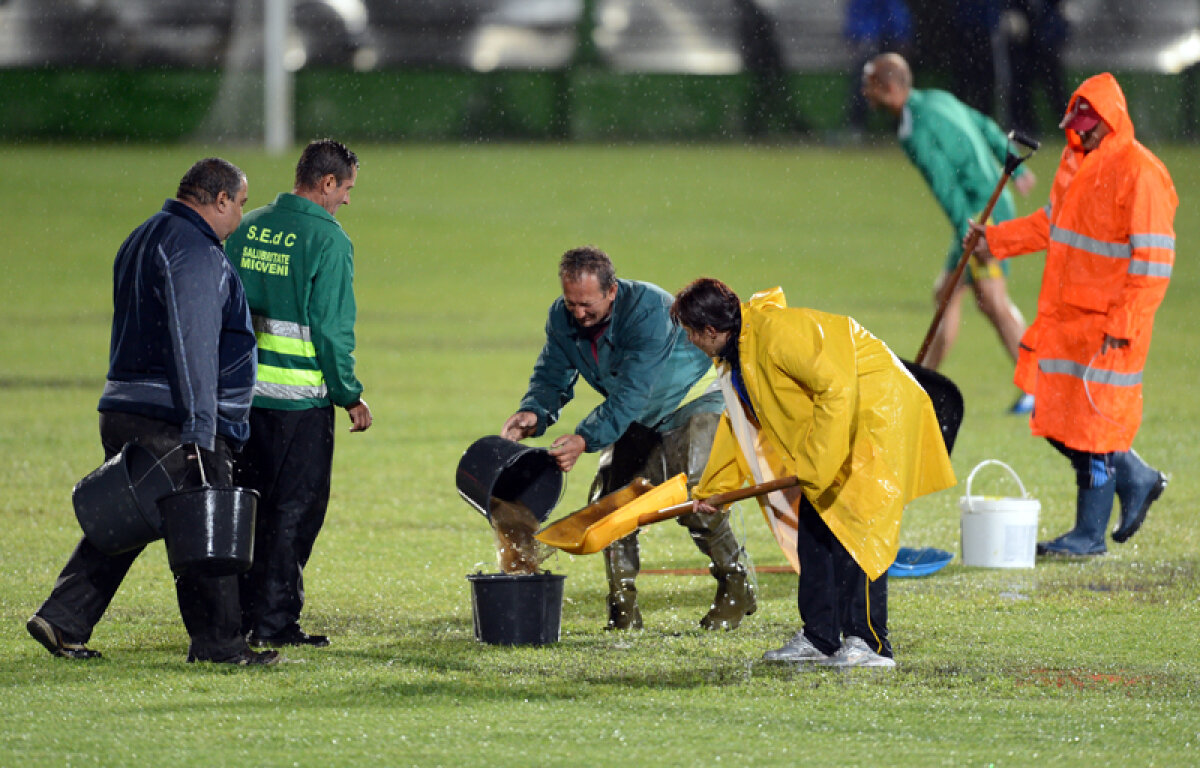 VIDEO Andone, regele bălţilor » Liderul a zdrobit cu 5-0 muribunzii de la Mioveni pe un teren plutitor