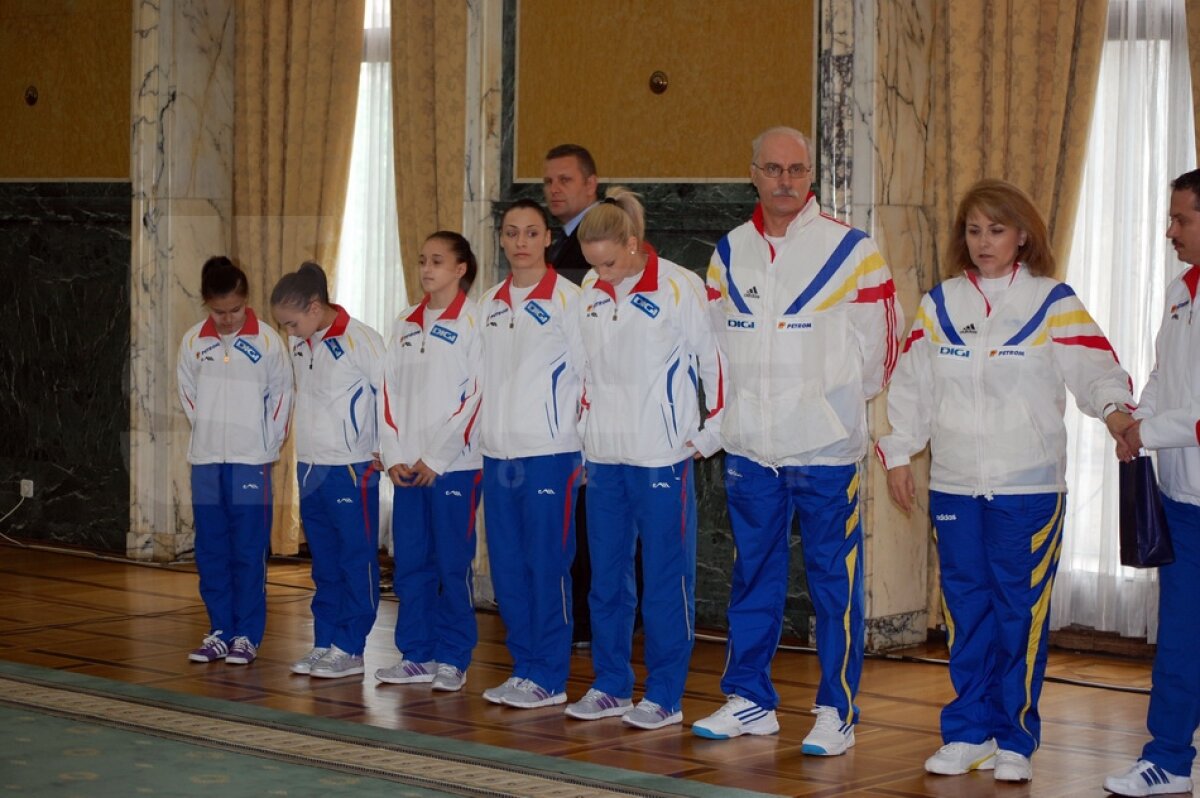 GALERIE FOTO » Campioanele au fost premiate de Guvern, care le-a dublat primele