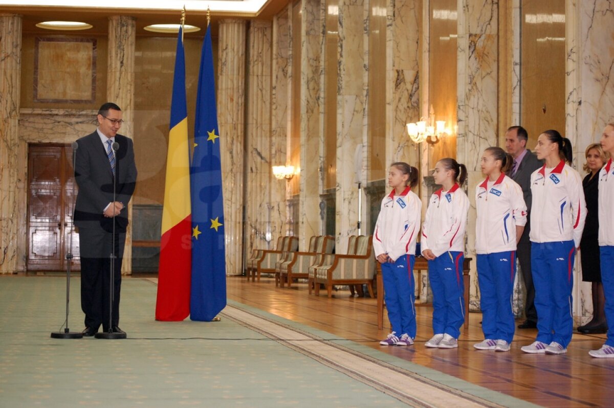 GALERIE FOTO » Campioanele au fost premiate de Guvern, care le-a dublat primele