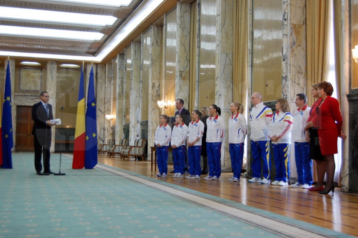 GALERIE FOTO » Campioanele au fost premiate de Guvern, care le-a dublat primele