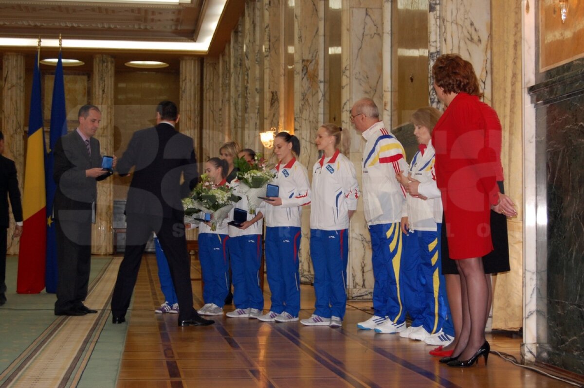 GALERIE FOTO » Campioanele au fost premiate de Guvern, care le-a dublat primele