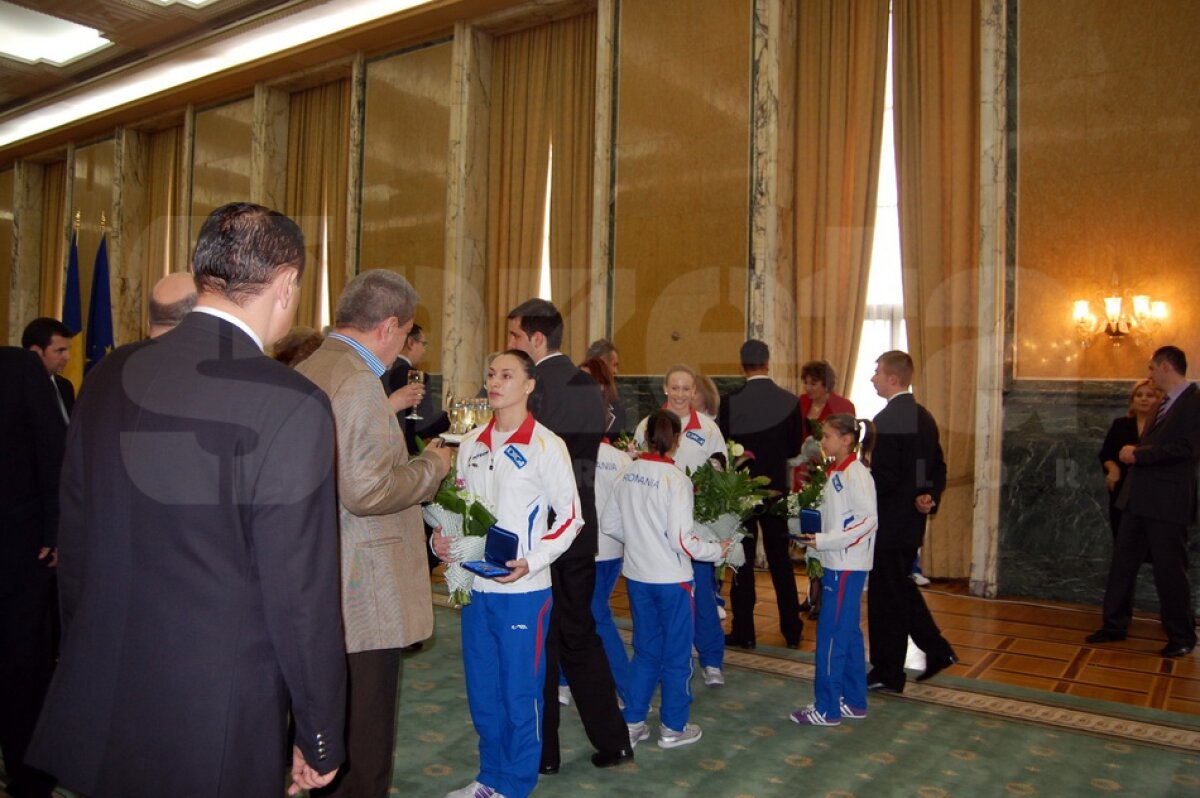 GALERIE FOTO » Campioanele au fost premiate de Guvern, care le-a dublat primele