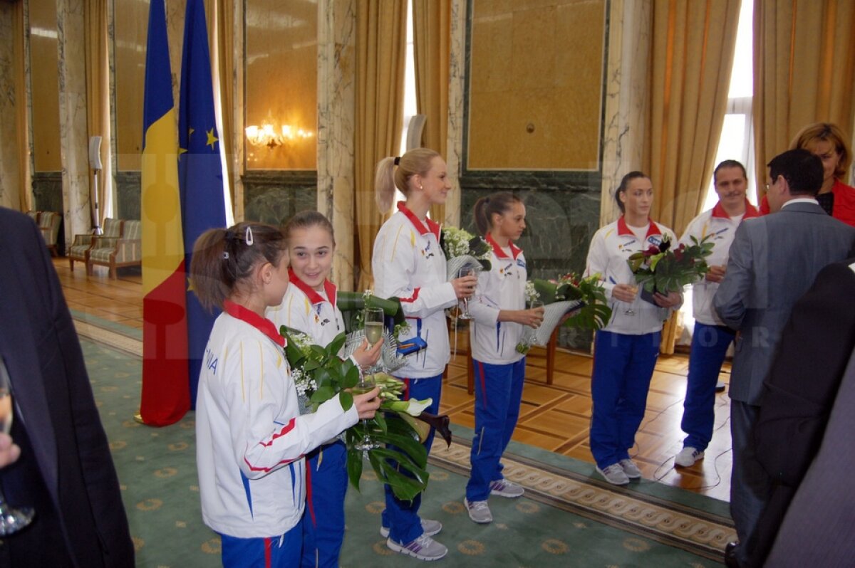 GALERIE FOTO » Campioanele au fost premiate de Guvern, care le-a dublat primele
