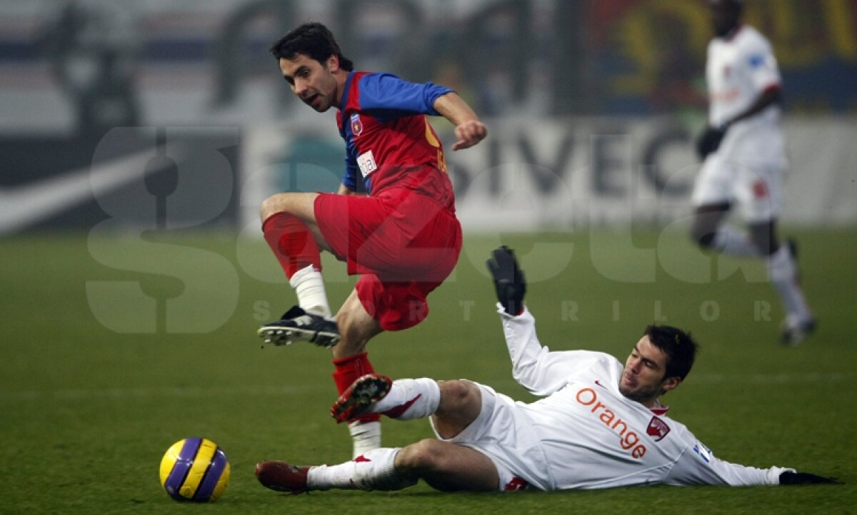 SUPERFOTO Bătălia continuă şi în 2012 » Steaua - Dinamo în cele mai tari imagini
