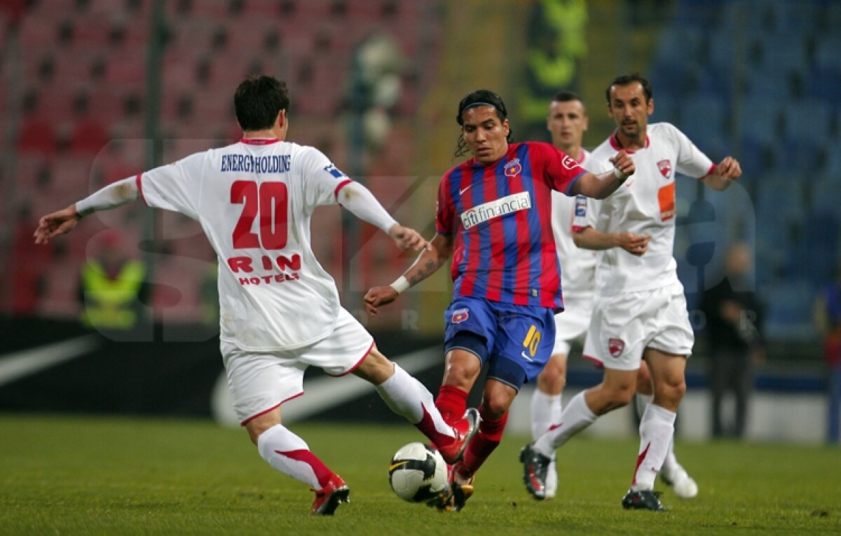 SUPERFOTO Bătălia continuă şi în 2012 » Steaua - Dinamo în cele mai tari imagini