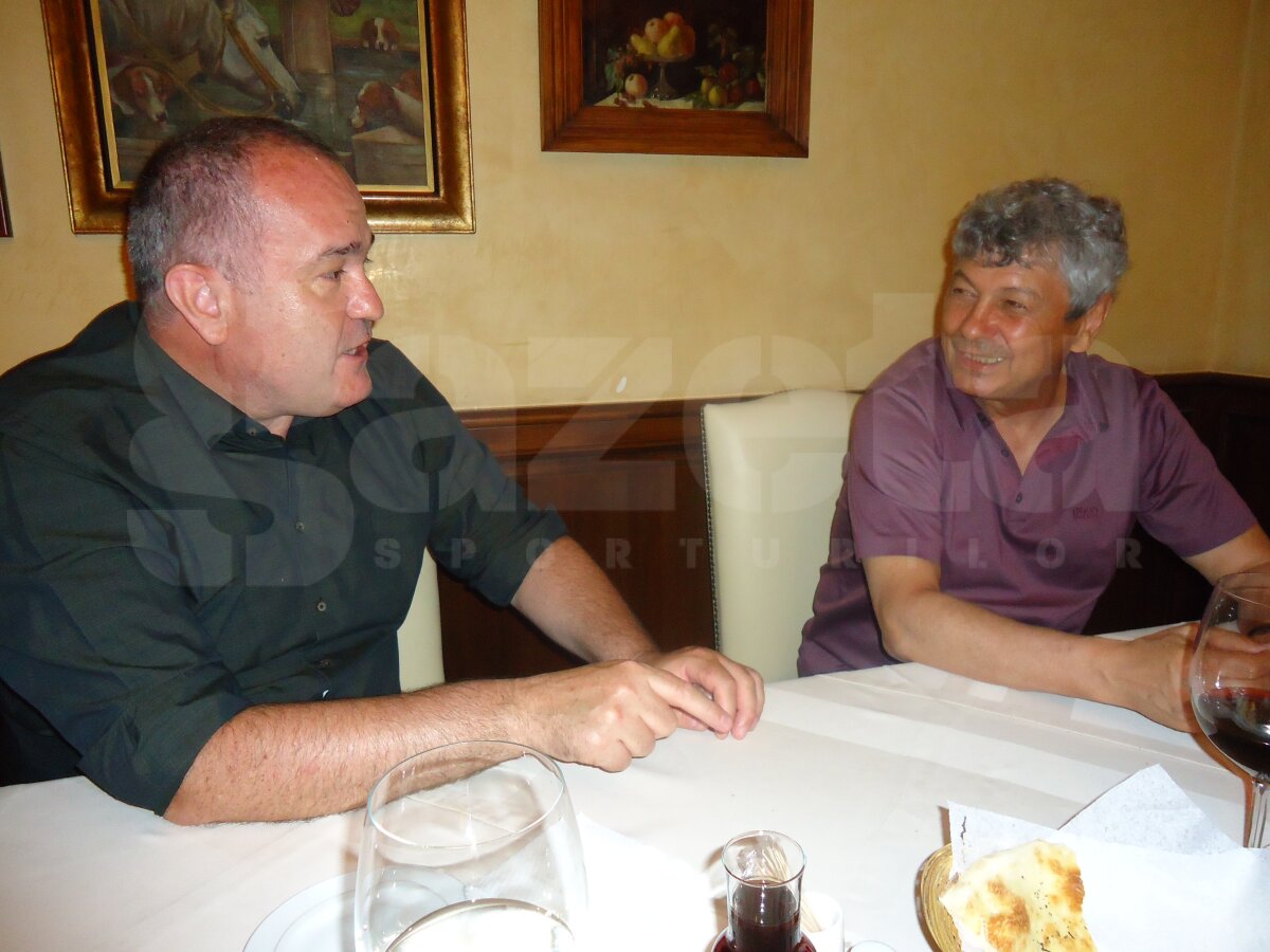 Întîlnire emoţionantă intre Lucescu şi Olivian Gotiu, băiatul care acum 3 decenii îl ajută cu statistica la Corvinul