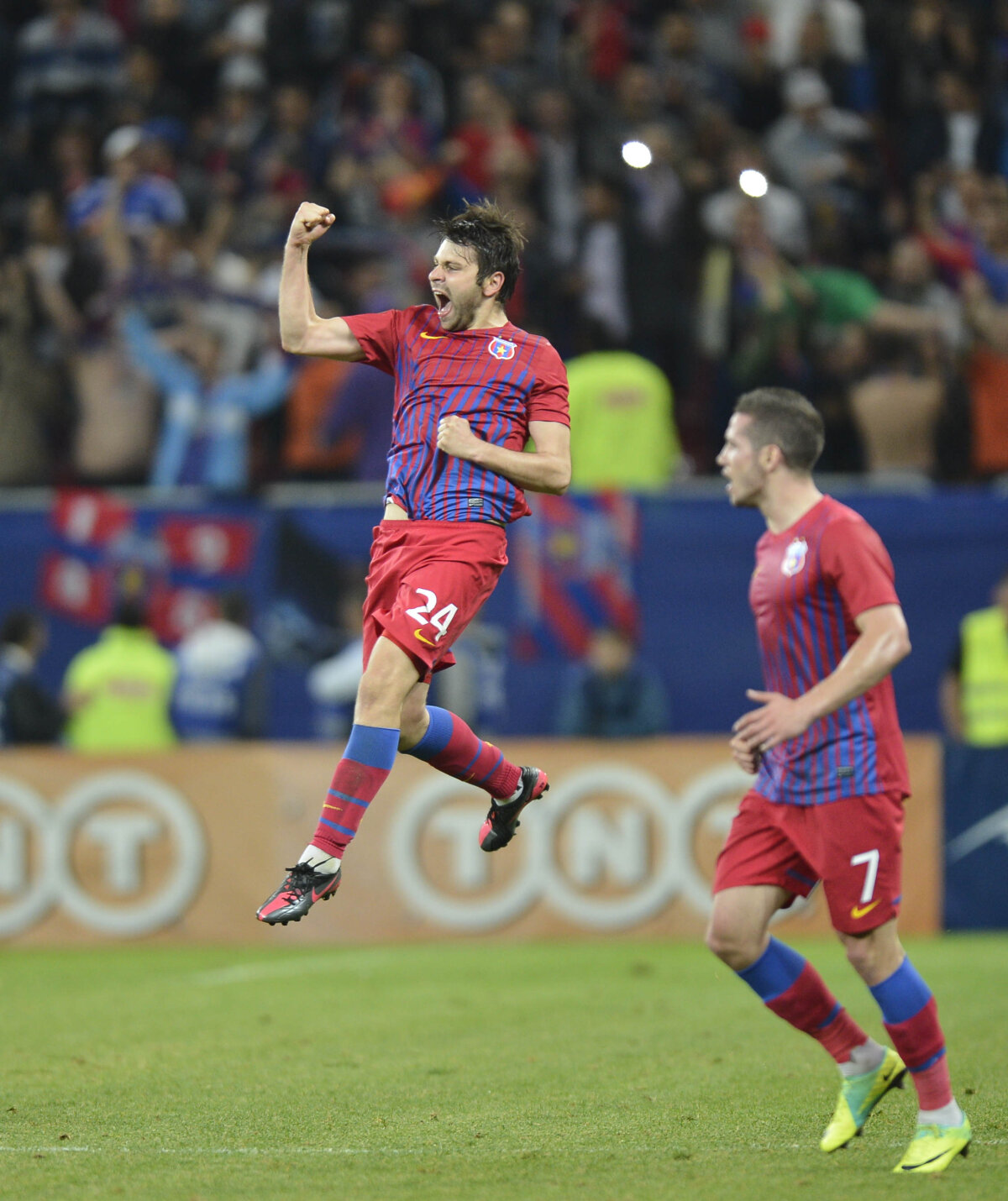 GALERIE FOTO » Steaua-Dinamo 3-2 » Sărbătoare roş-albaştră în Derby! STEAUA SPERĂ la titlu!