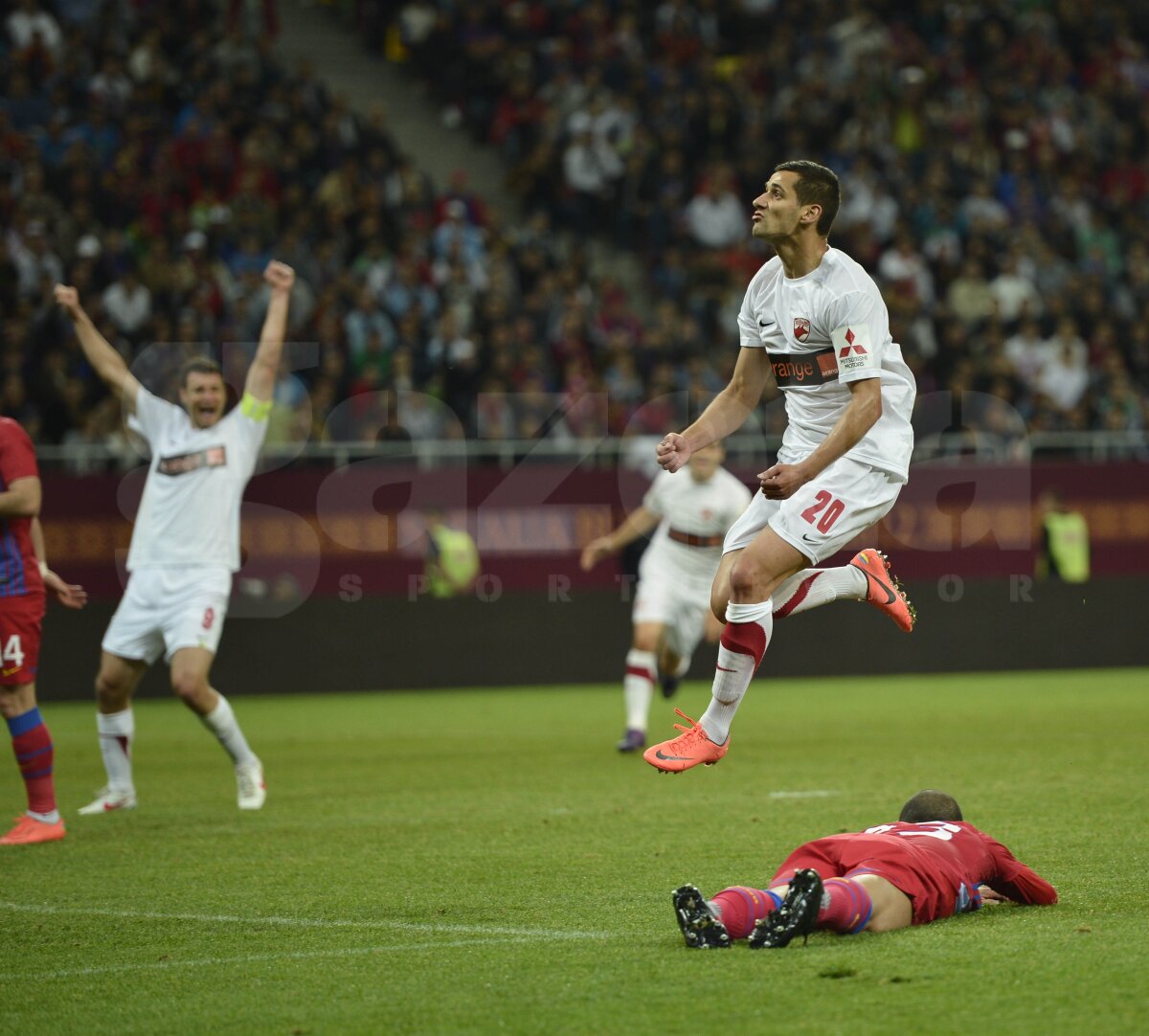 FOTO Gazeta Sporturilor a sărbătorit pe stadion derby-ul Steaua - Dinamo. Vezi aici cele mai bune 10 fotografii