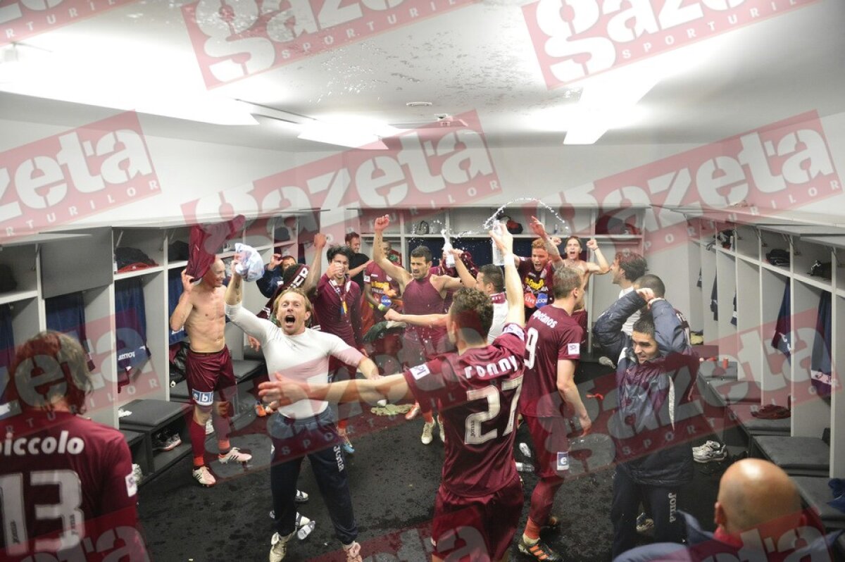 FOTO EXCLUSIV » Sărbătoare în vestiar! Imagini cu bucuria clujenilor