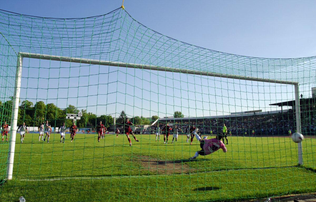 VIDEO&FOTO Istorie la indigo » Cadu i-a făcut campioni pe CFR, la fel ca în 2008