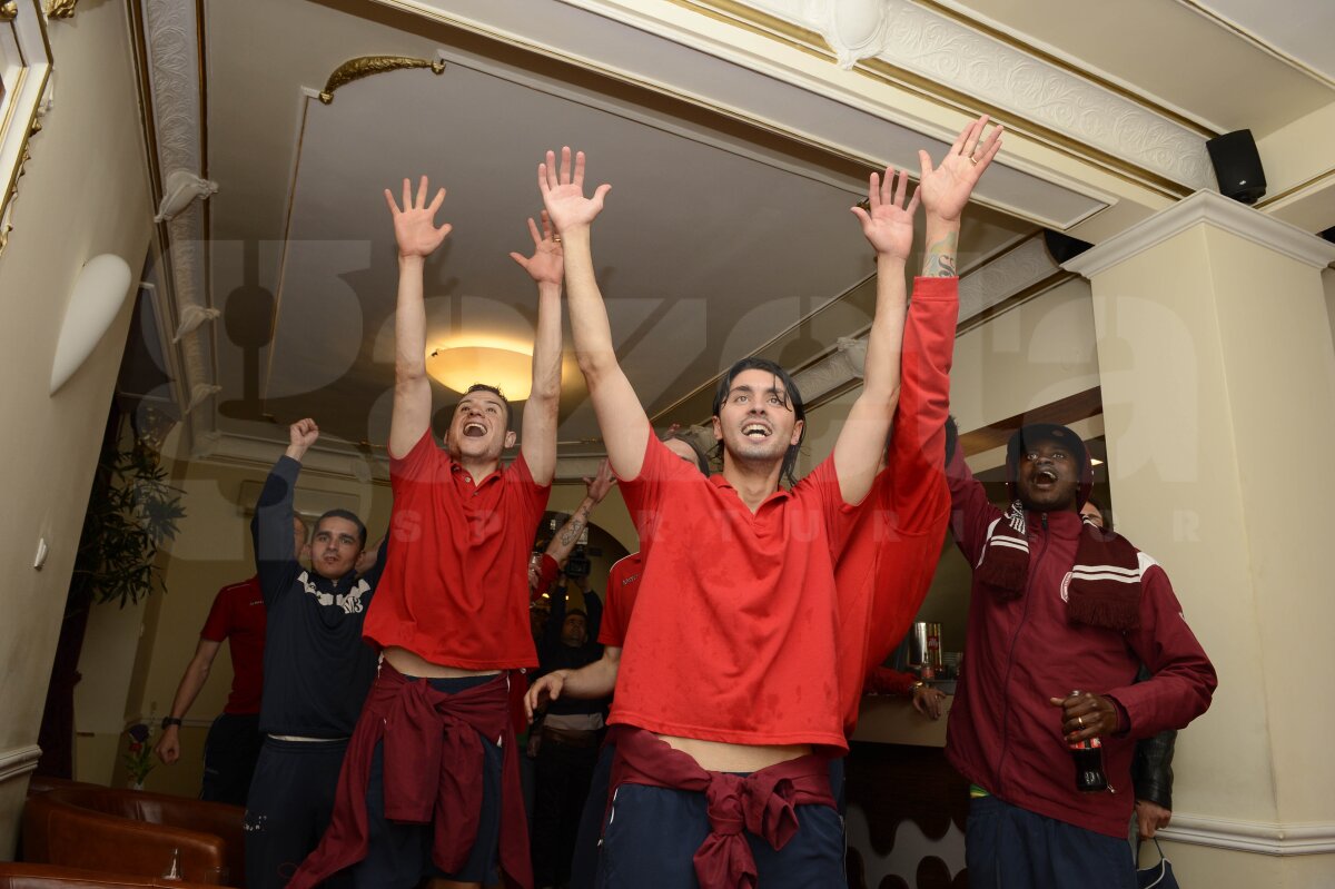 FOTO » Aşa au sărbătorit clujenii titlul, după meci! Paszkany a venit cu iubita