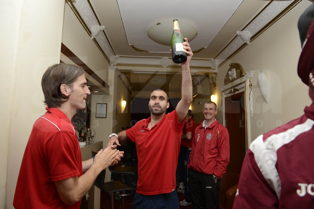 FOTO » Aşa au sărbătorit clujenii titlul, după meci! Paszkany a venit cu iubita