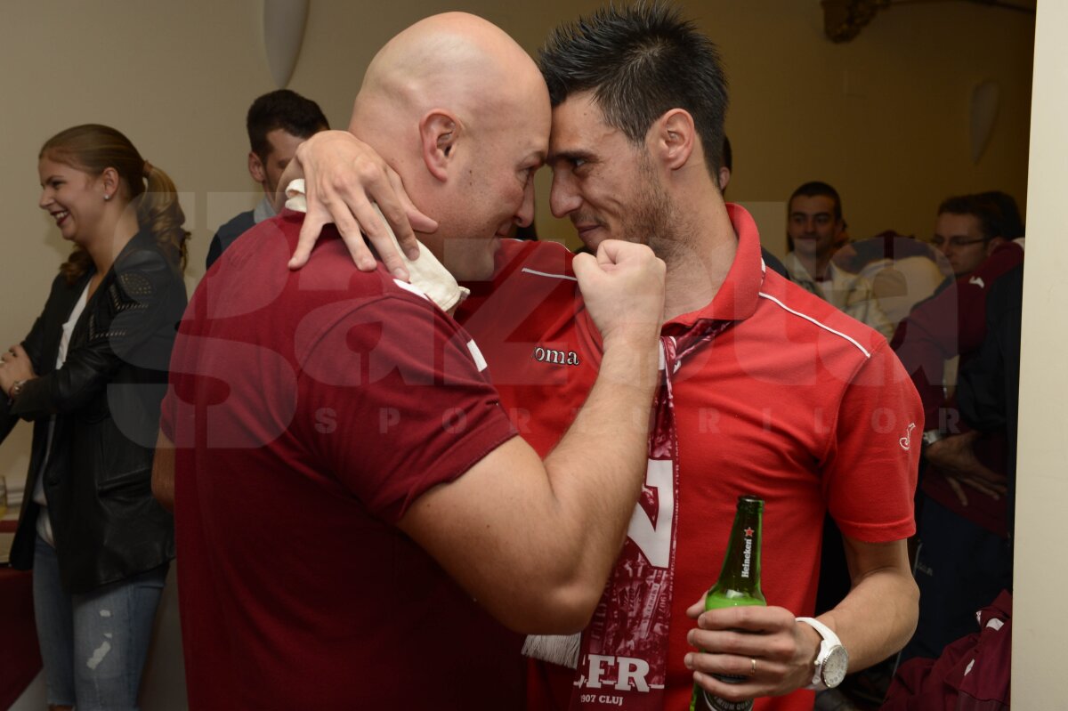 FOTO » Aşa au sărbătorit clujenii titlul, după meci! Paszkany a venit cu iubita