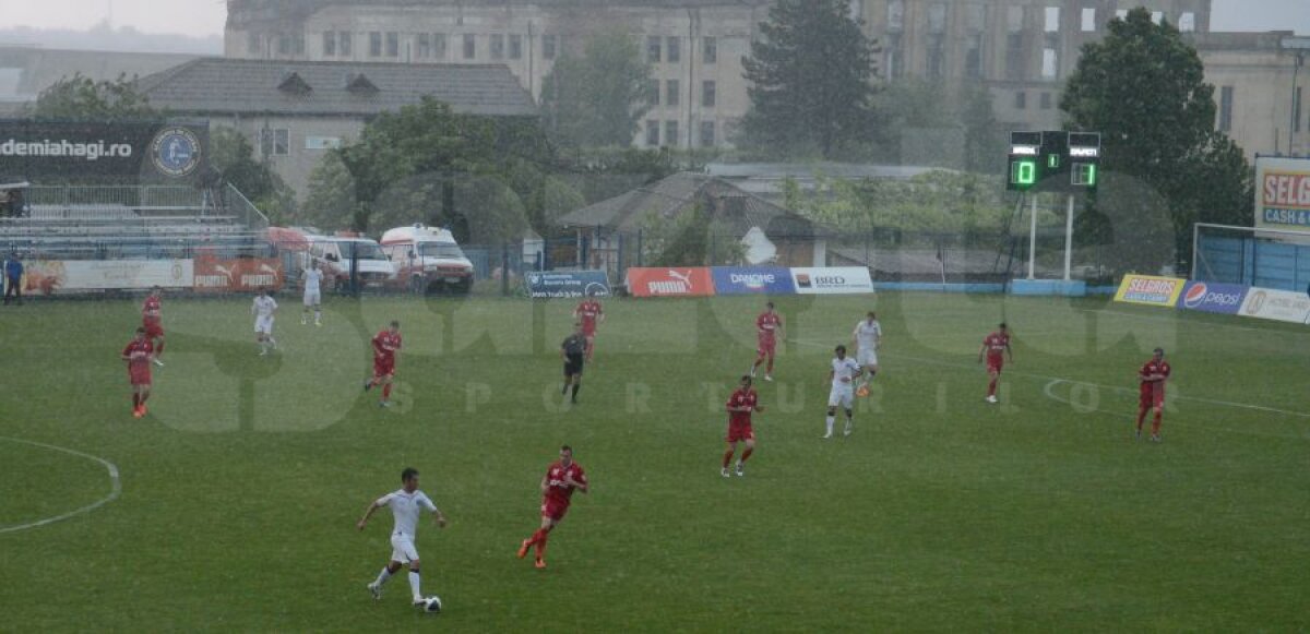 FOTO Viitorul - FC Botoşani 0-1 la pauză » Meciul a fost întrerupt de o furtună cumplită