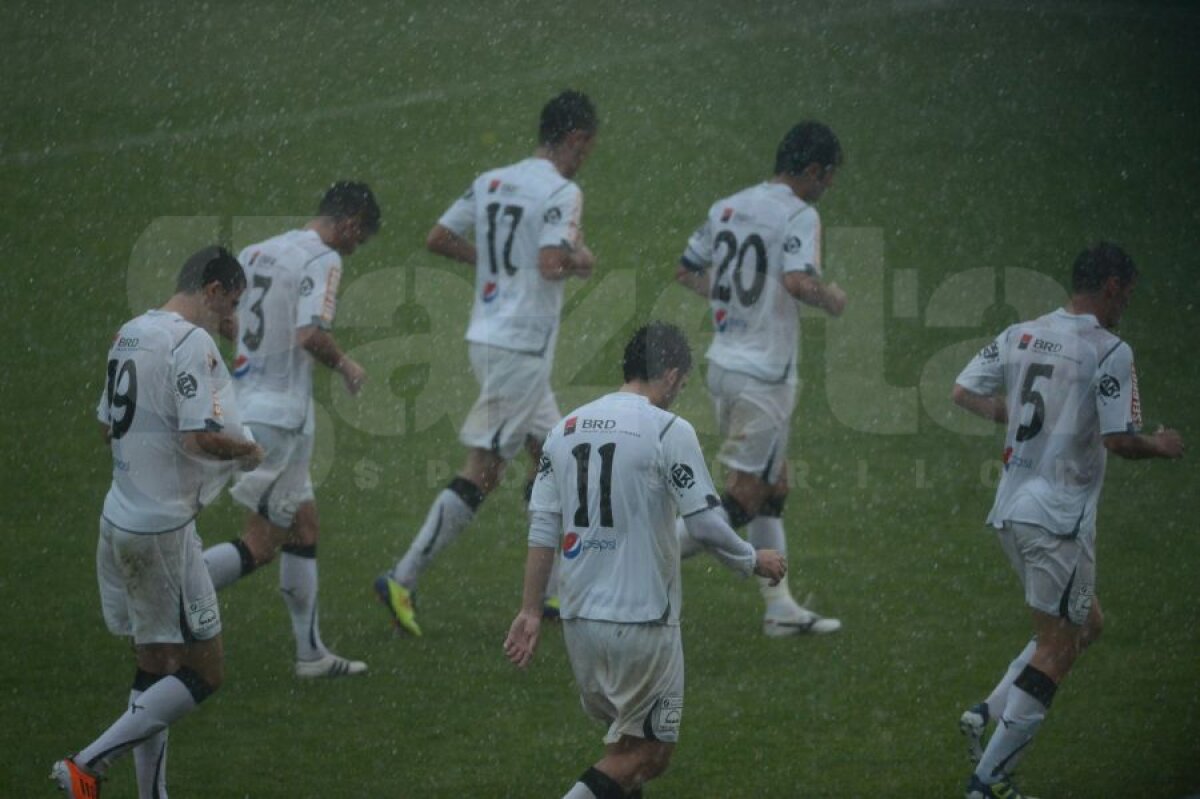 FOTO Viitorul - FC Botoşani 0-1 la pauză » Meciul a fost întrerupt de o furtună cumplită