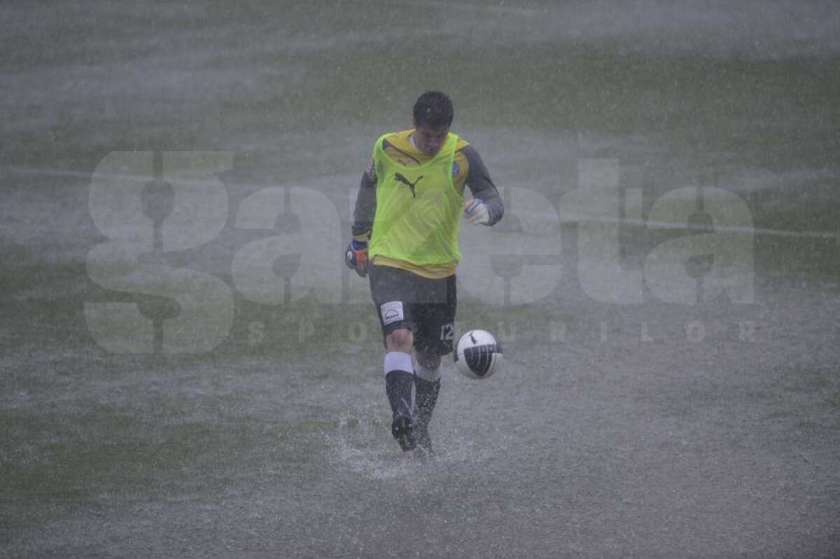 FOTO Viitorul - FC Botoşani 0-1 la pauză » Meciul a fost întrerupt de o furtună cumplită