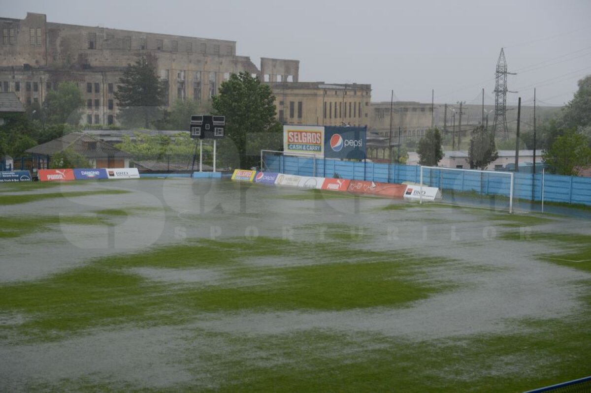 FOTO Viitorul - FC Botoşani 0-1 la pauză » Meciul a fost întrerupt de o furtună cumplită