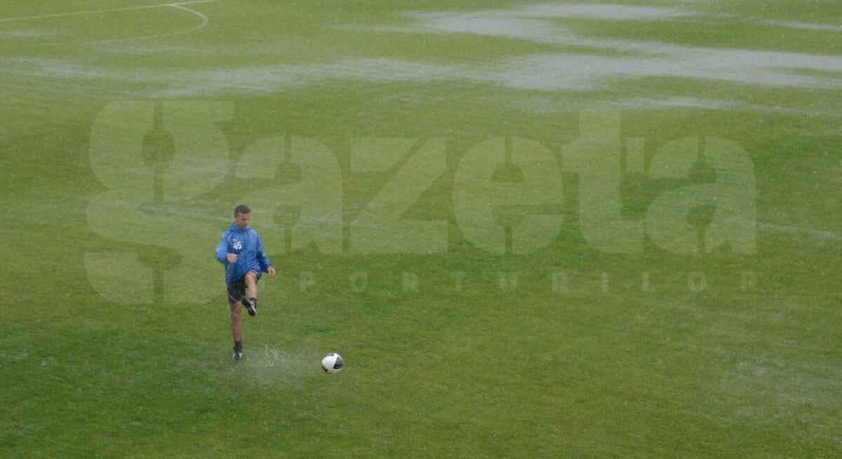 FOTO Viitorul - FC Botoşani 0-1 la pauză » Meciul a fost întrerupt de o furtună cumplită