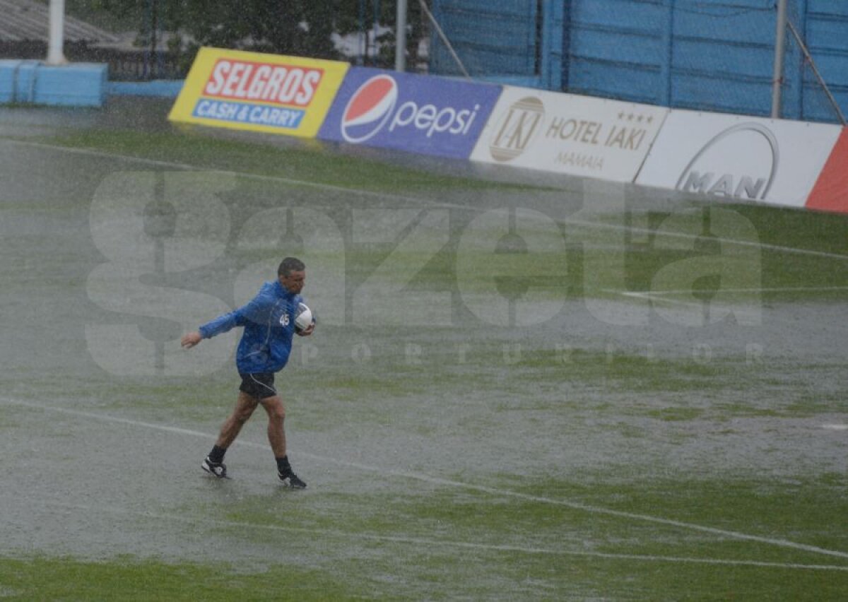 FOTO Viitorul - FC Botoşani 0-1 la pauză » Meciul a fost întrerupt de o furtună cumplită