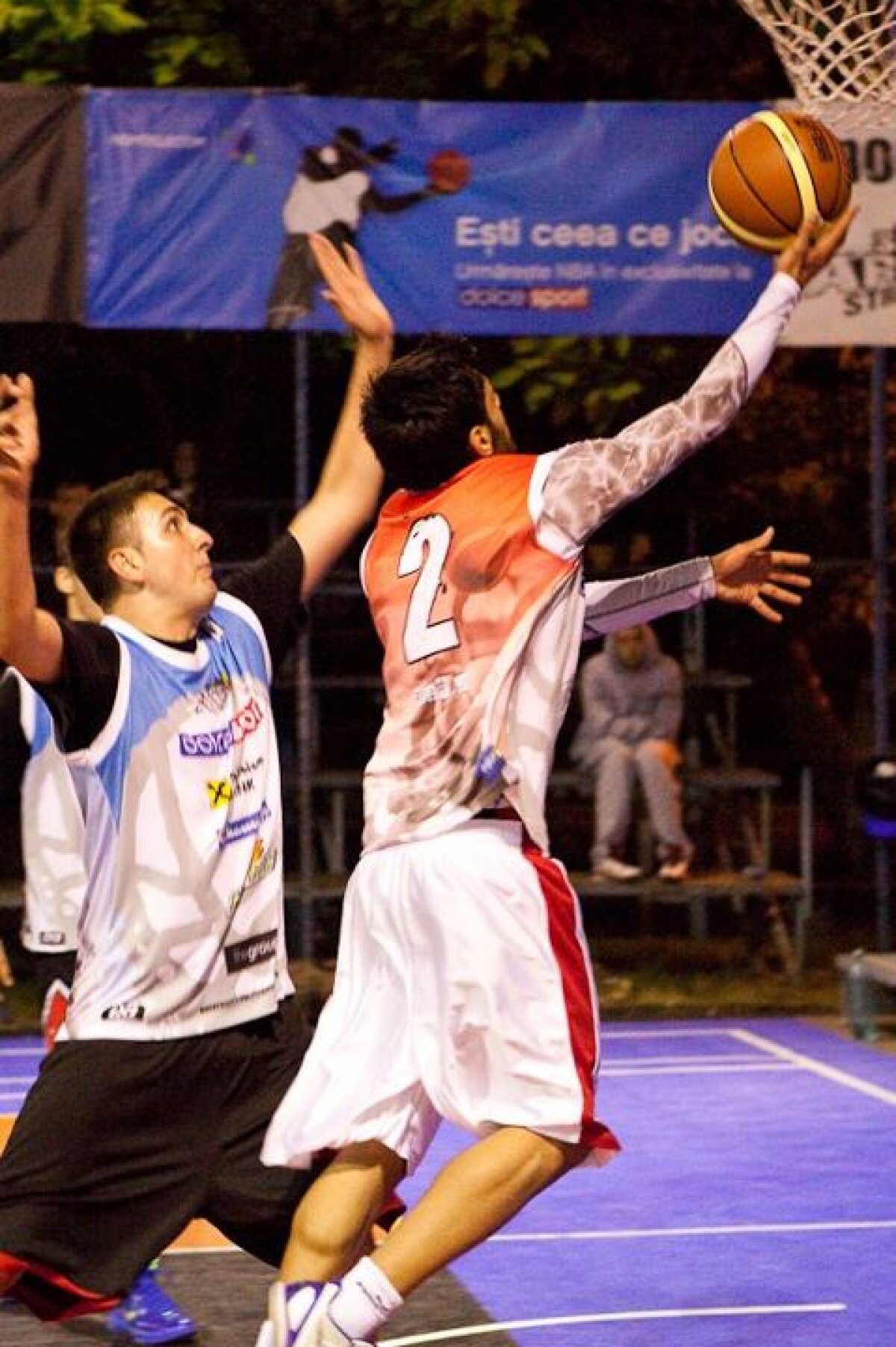 Duminică plouă la propriu şi la figurat cu vedete la Sport Arena Streetball!